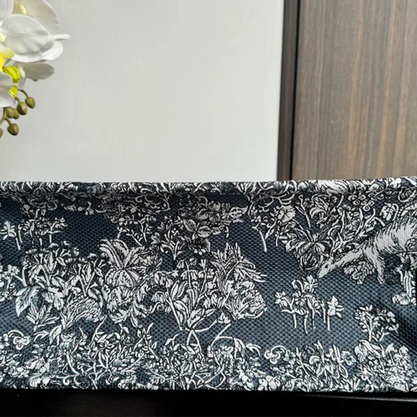 Dior Medium Dior Book Tote product view 4