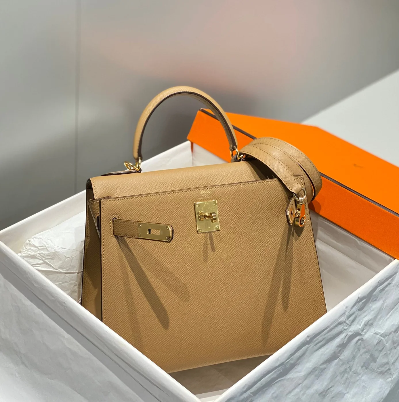 Hermès 28 cm In Chai Epsom Gold Hardware Bag product view 4