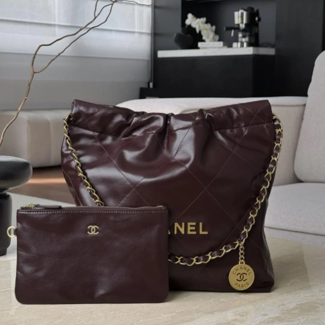 Chanel 22 handbag in Burgundy product view 1