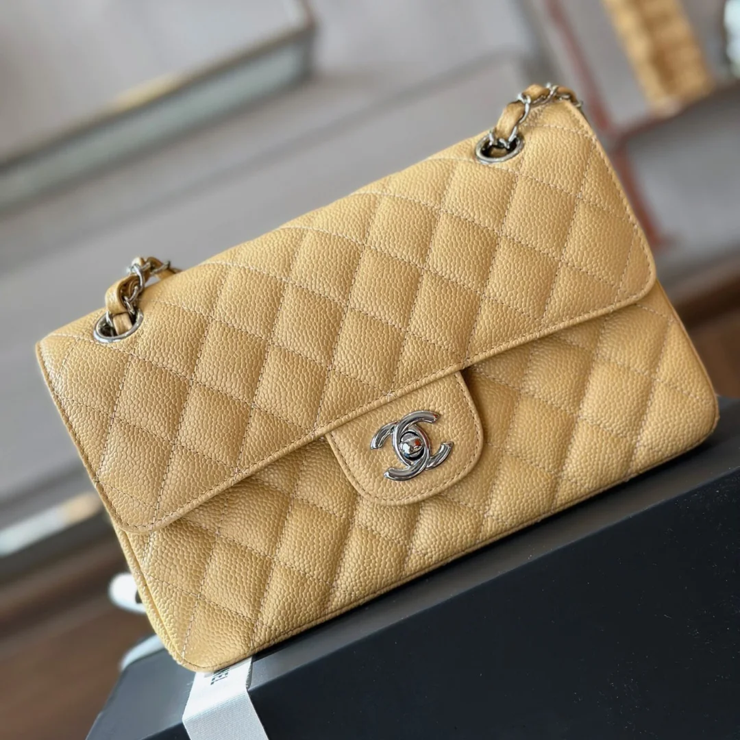 Chanel Classic Handbags Beige Leather With Lizard Skin 23 cm product view 1