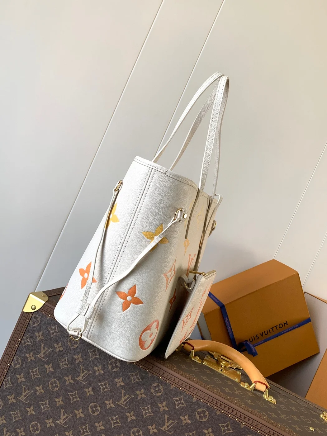 Louis Vuitton Neverfull MM Tote Bag 32 In White Mix Orange Calfskin product view 6
