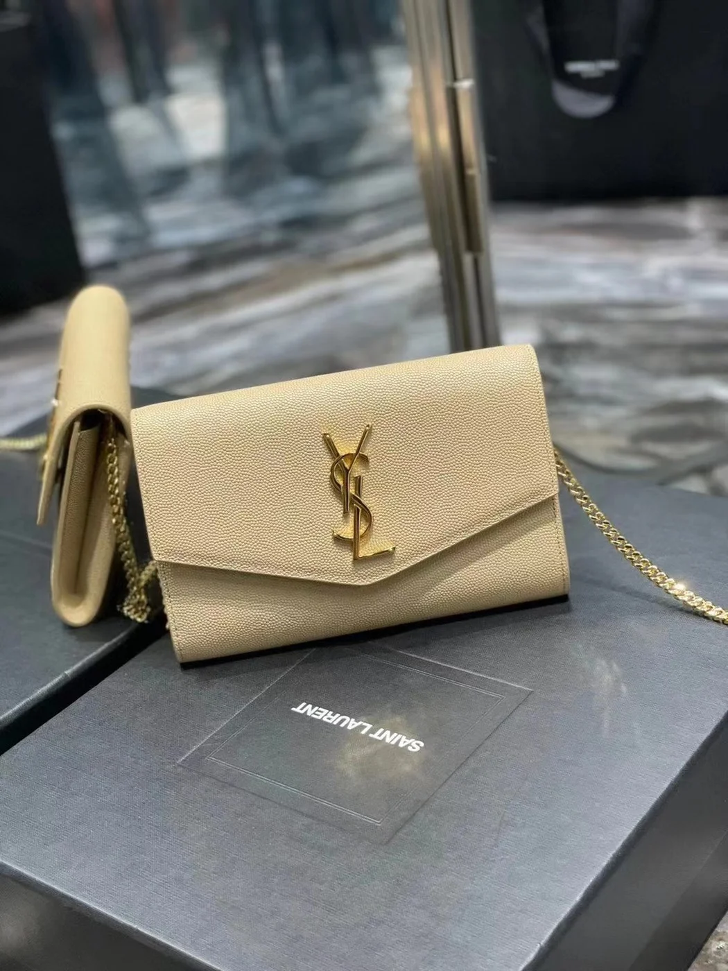Saint Laurent Grain De Poudre Uptown Chain Wallet White Bag