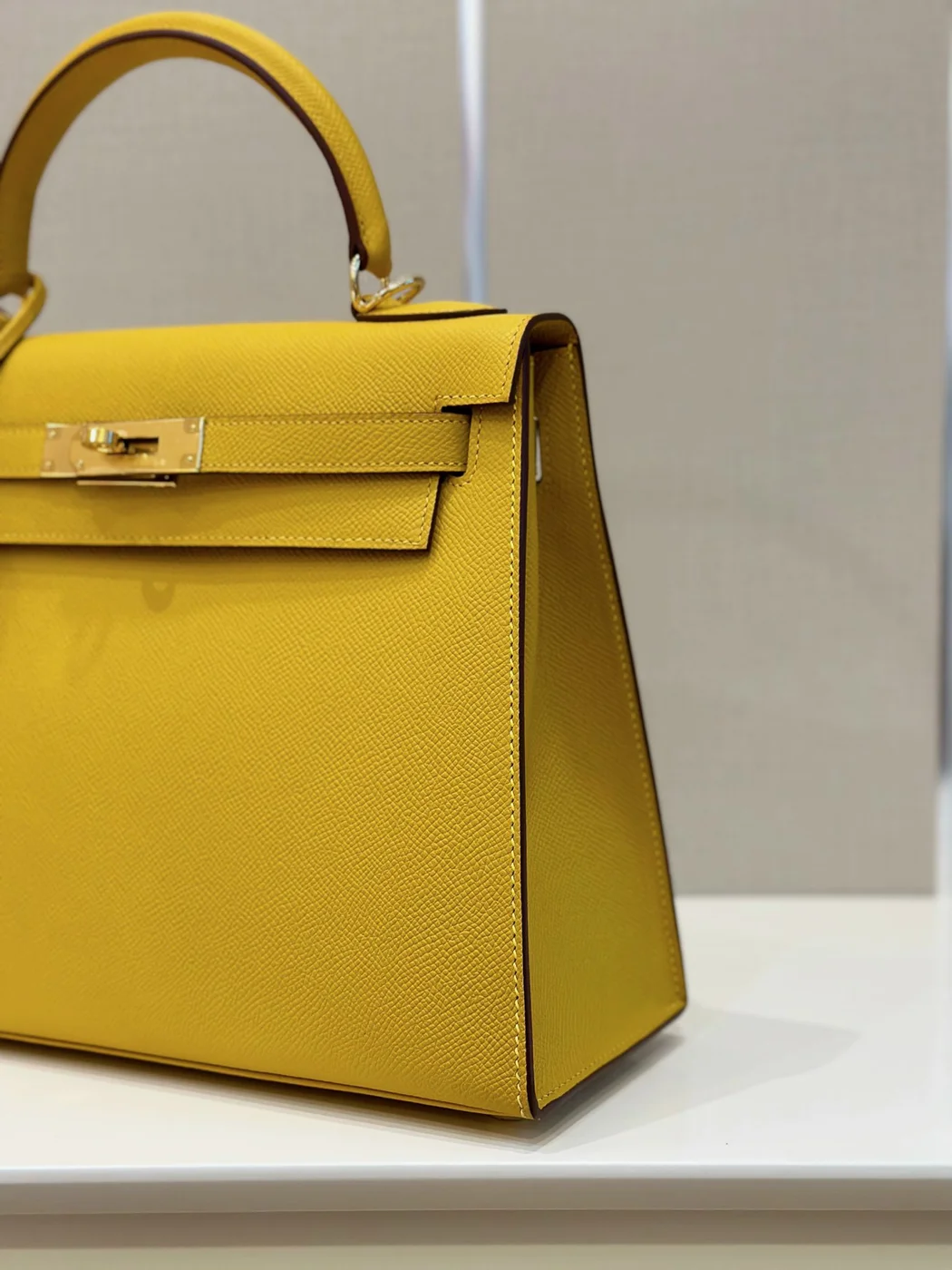 Hermès Kelly 25 Lime Fluo Yellow Epsom Gold Hardware Bag product view 4