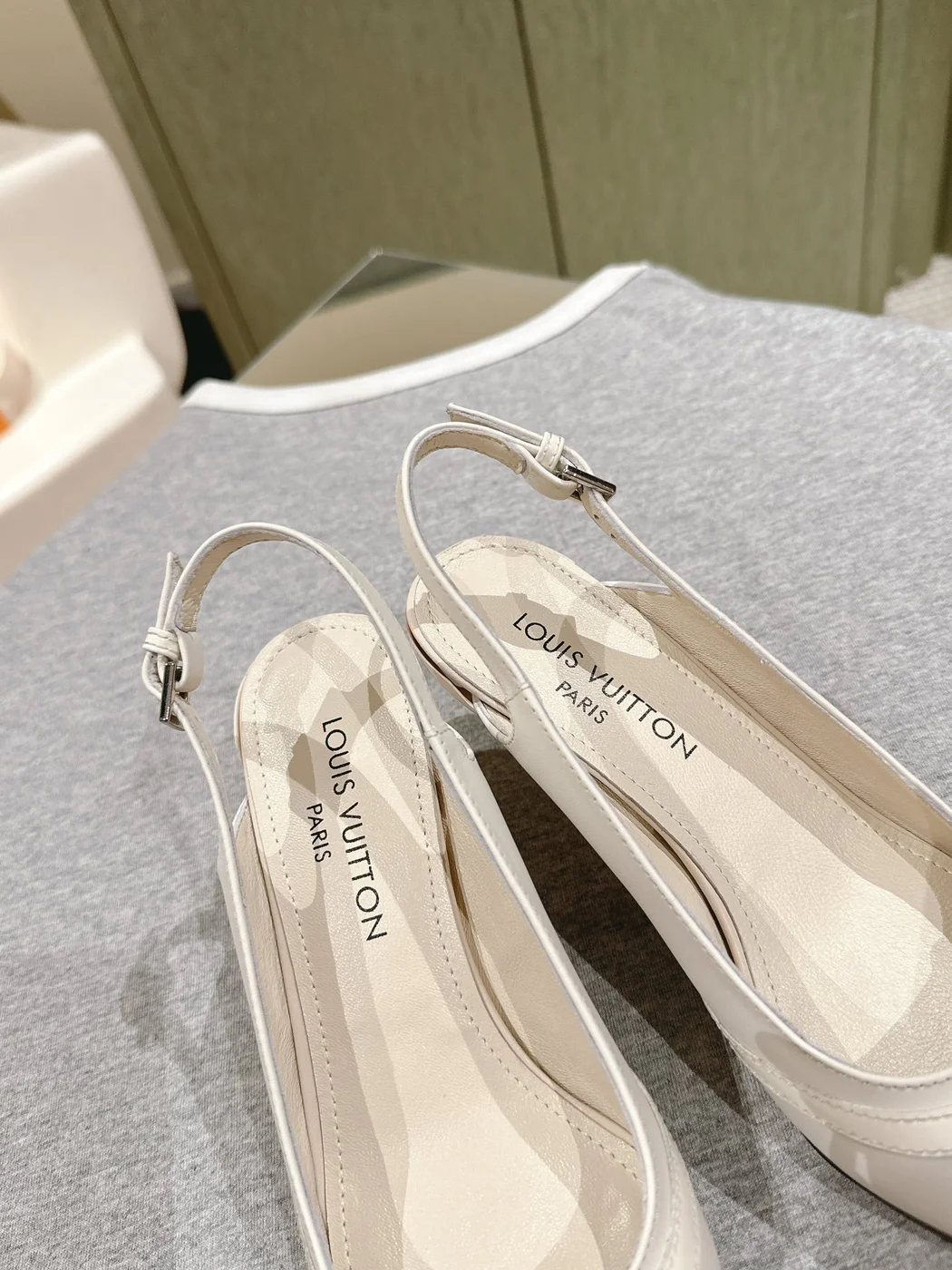 Louis Vuitton Women White Leather Pointed Slingback Heels product view 5
