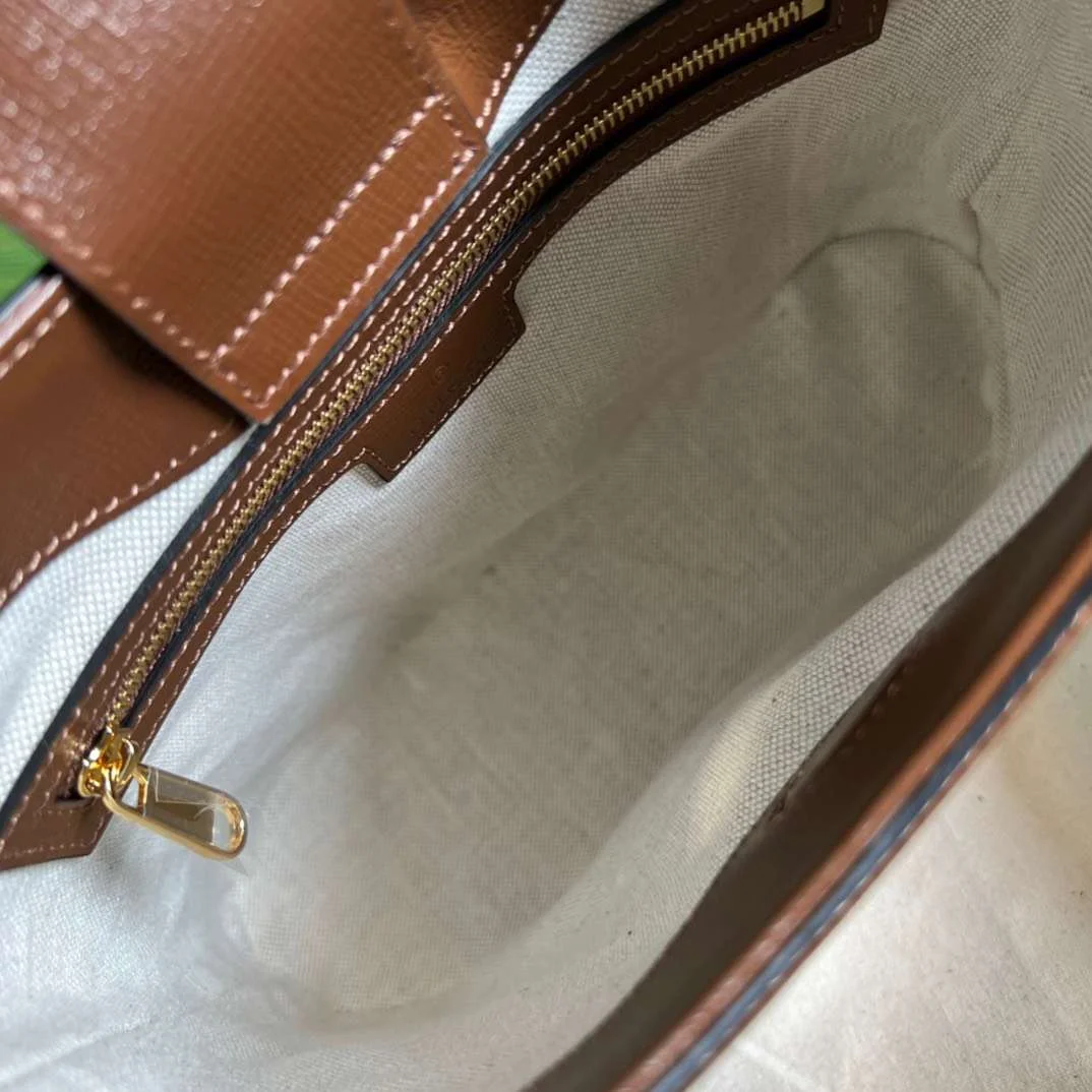 Gucci Handle Women’s Cowhide Handbag with Gc Logo Pattern 25x21cm product view 4