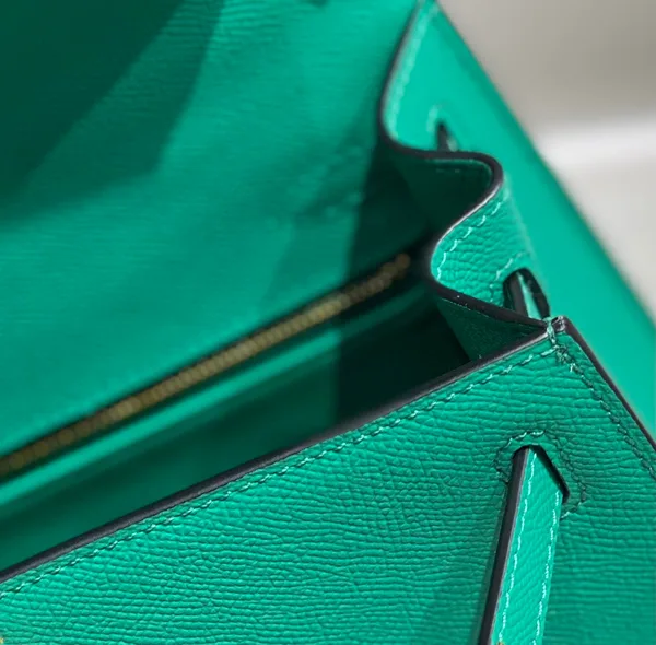 Hermès Kelly 25 cm In Vert Vertigo Epsom Gold Hardware Bag product view 7