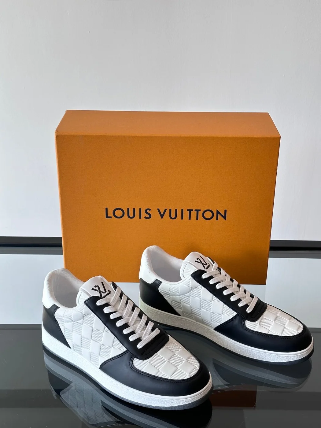 Louis Vuitton Men Black White Leather Sneakers product view 5