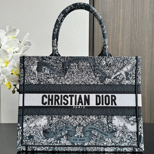 Dior Medium Dior Book Tote product view 1