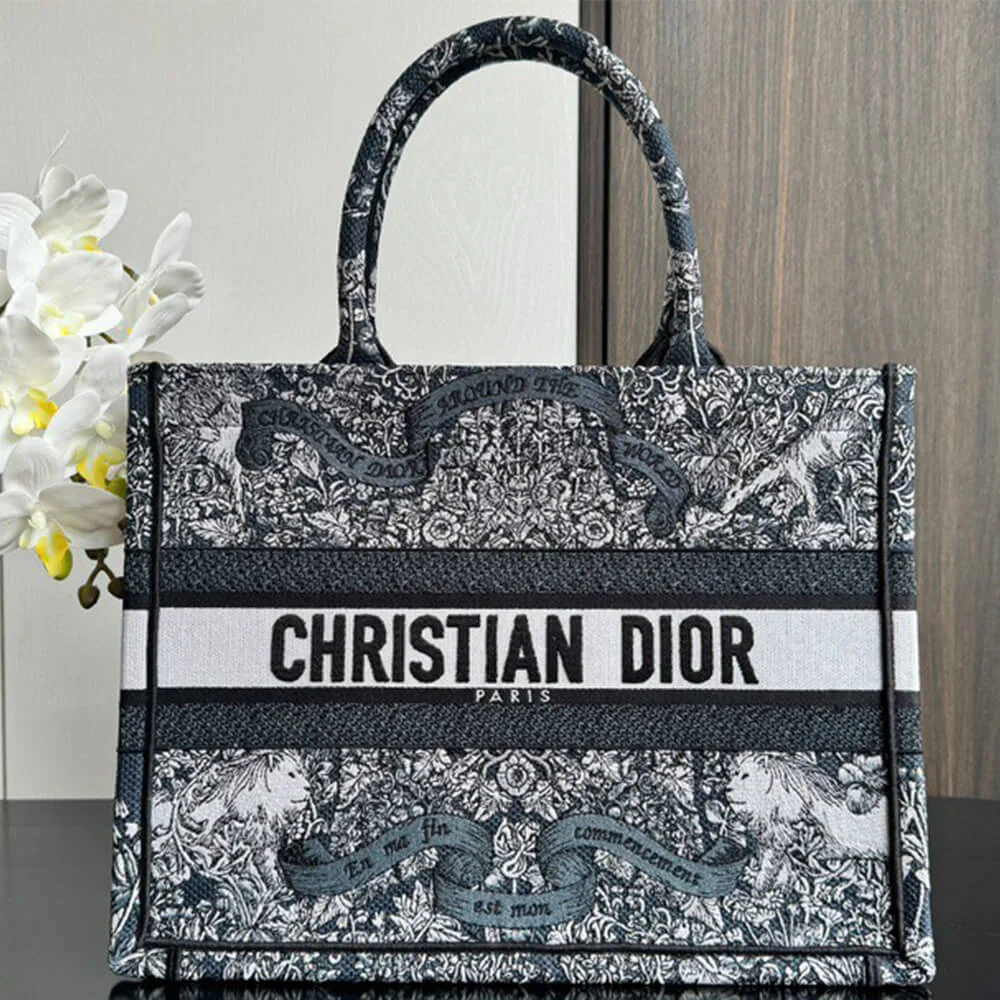 Dior Medium Dior Book Tote product view 1