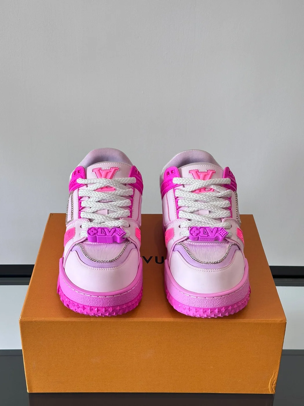 Louis Vuitton Men Pink Leather And Mesh Sneakers product view 2
