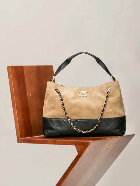Chanel Small Shopping Bag from the 2024/25 Métiers d’Art collection product view 1