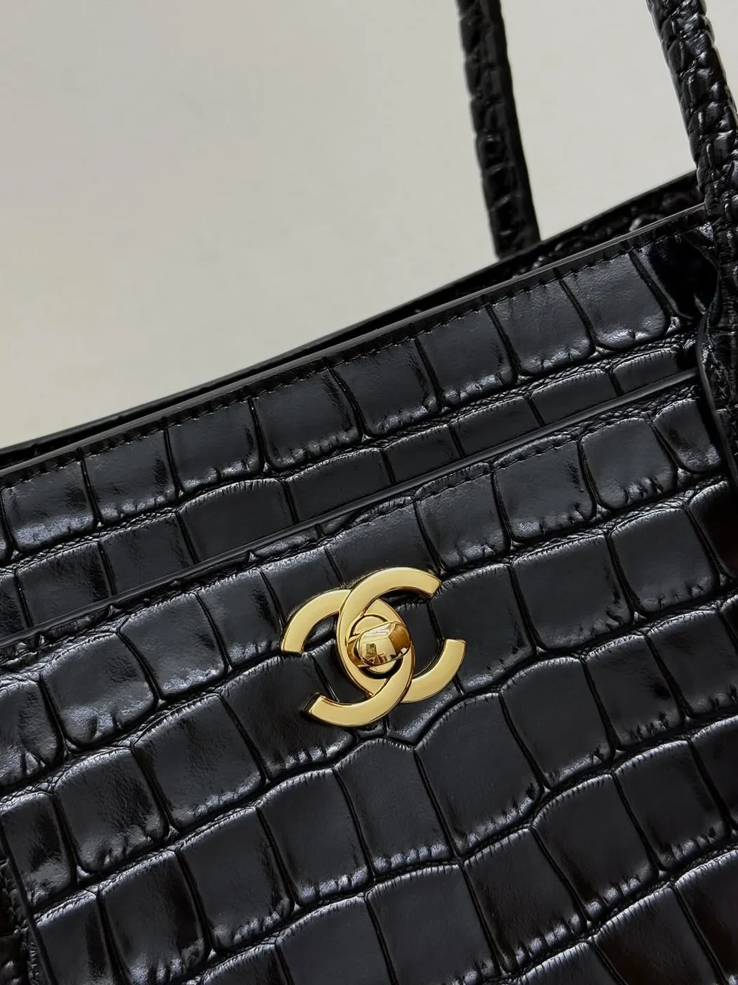Chanel Tote Bag Crocodile Embossed Calfskin SS26 Collection product view 4