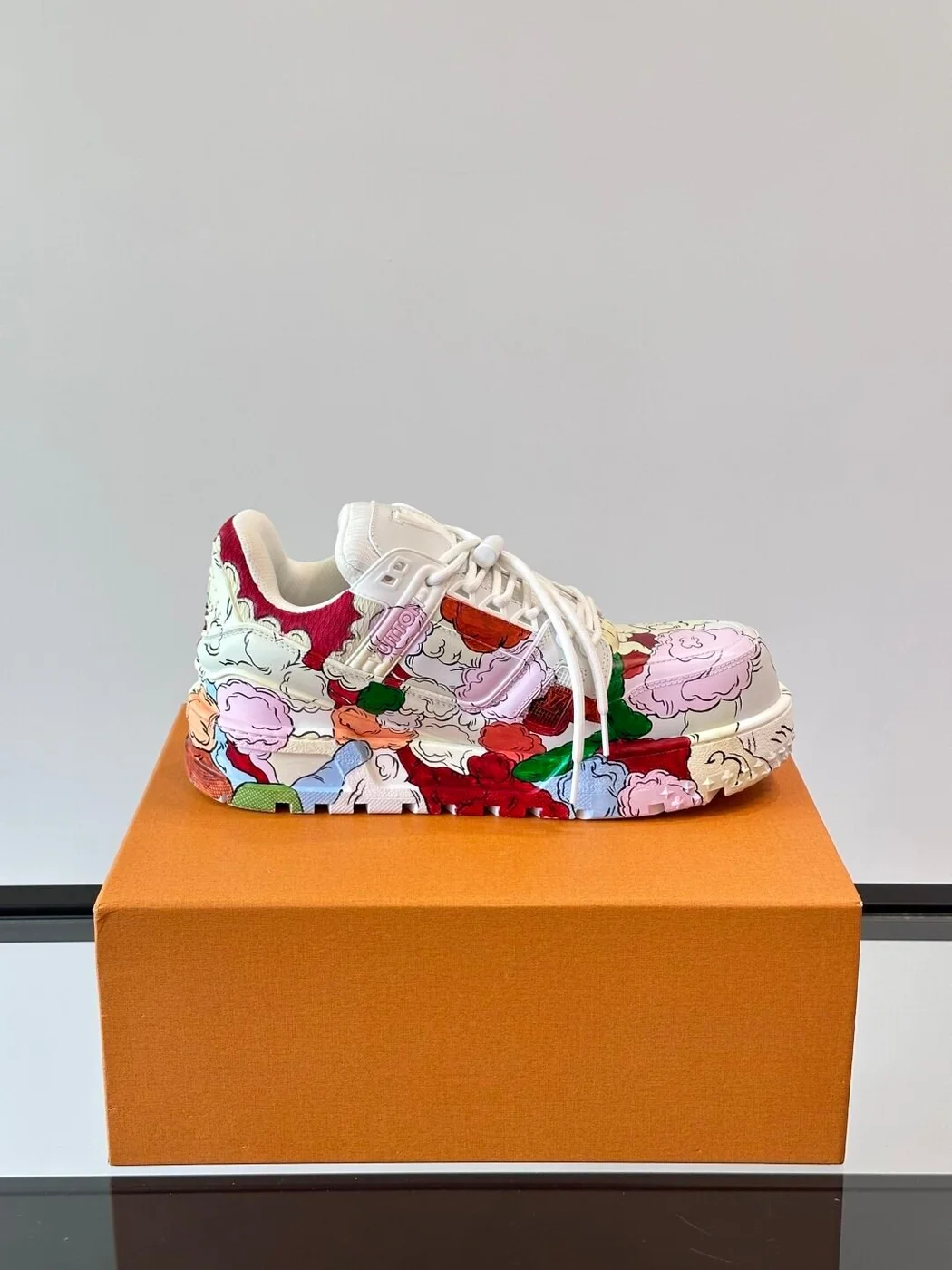 Louis Vuitton Men White Multicolor Leather Sneakers product view 6