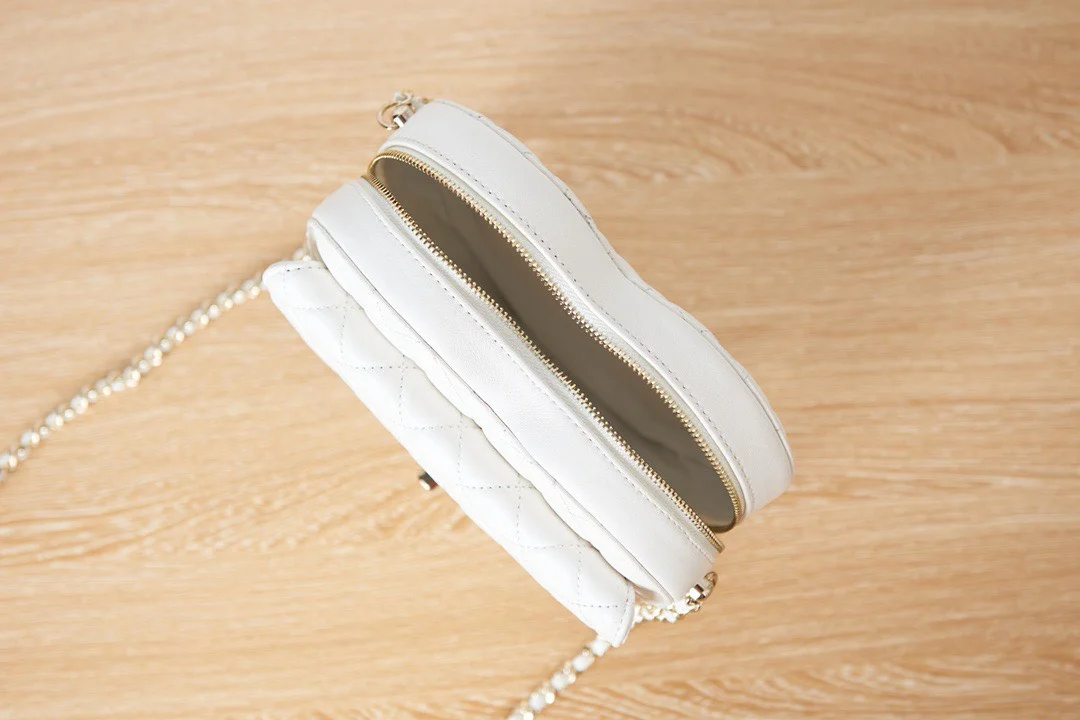 Chanel The One Handbags Smooth Leather Heart-Pattern Milk Lock Gold 16.5x18x6.5 cm product view 5