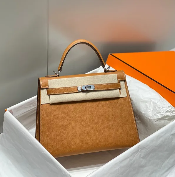 Hermès Kelly 25 cm In Gold Epsom Silver Hardware Bag product view 2