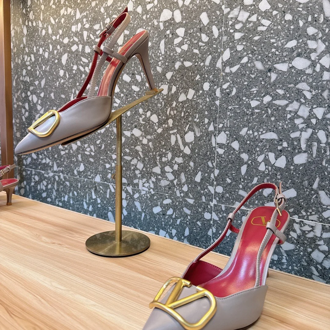 Valentino Women Beige Leather Pointed Pumps product view 4
