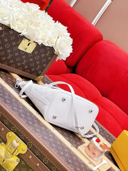 Louis Vuitton Blossom PM Mahina leather 2-way shoulder bag product view 2
