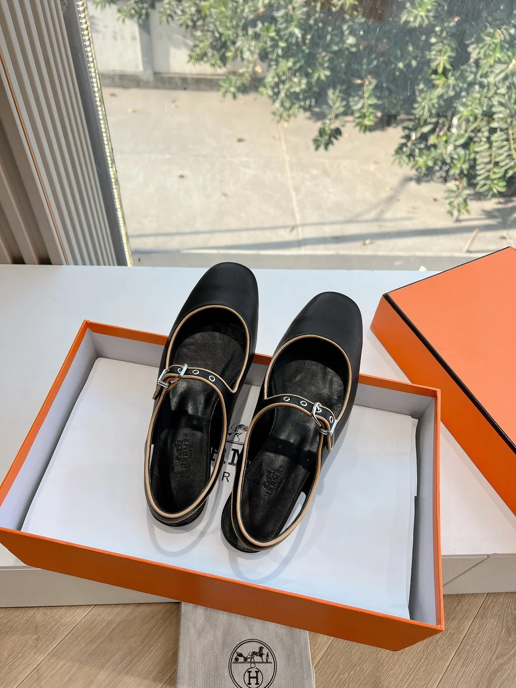 Hermès Women Black Leather Slingback Mules product view 4