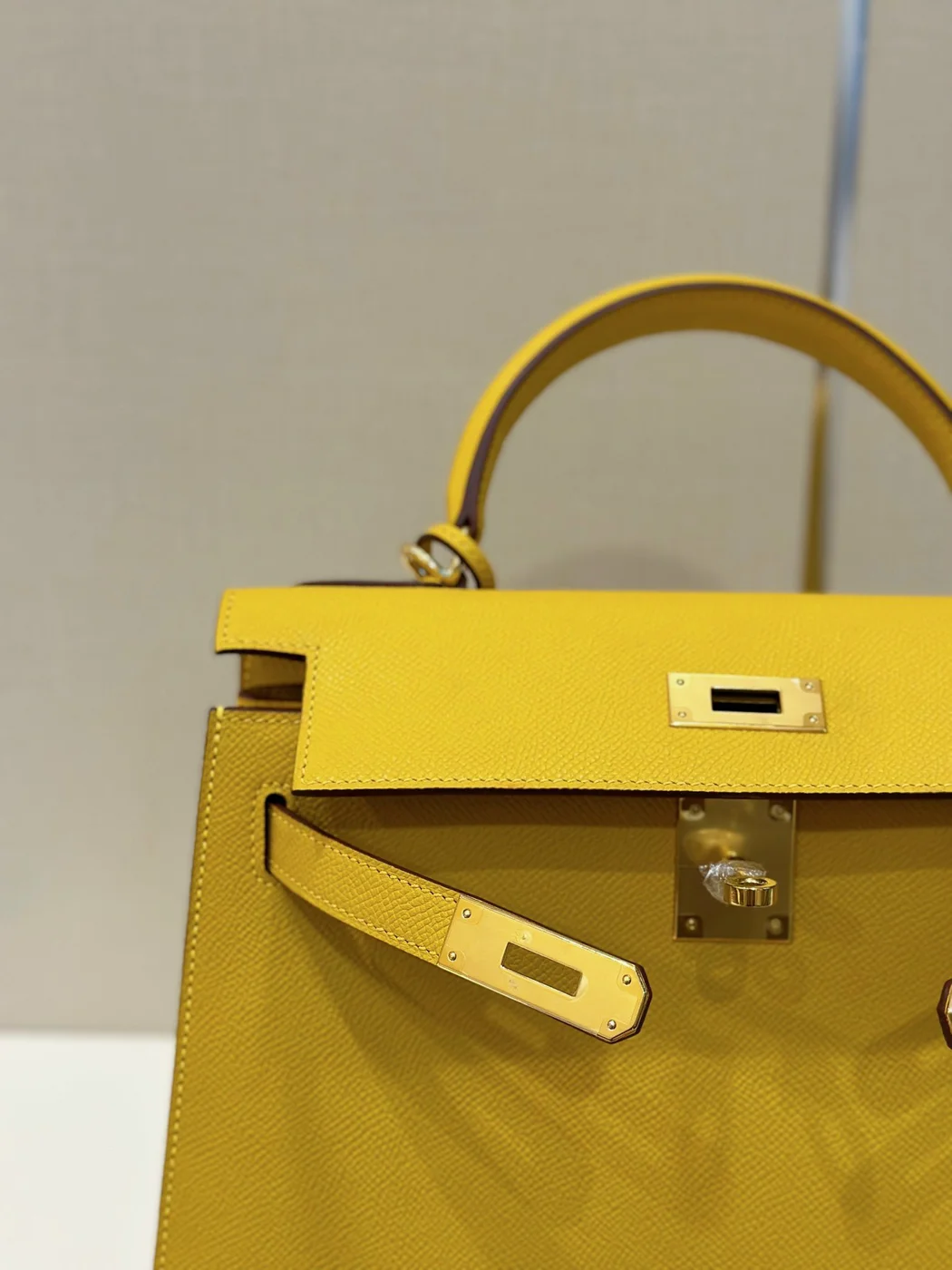 Hermès Kelly 25 Lime Fluo Yellow Epsom Gold Hardware Bag product view 3