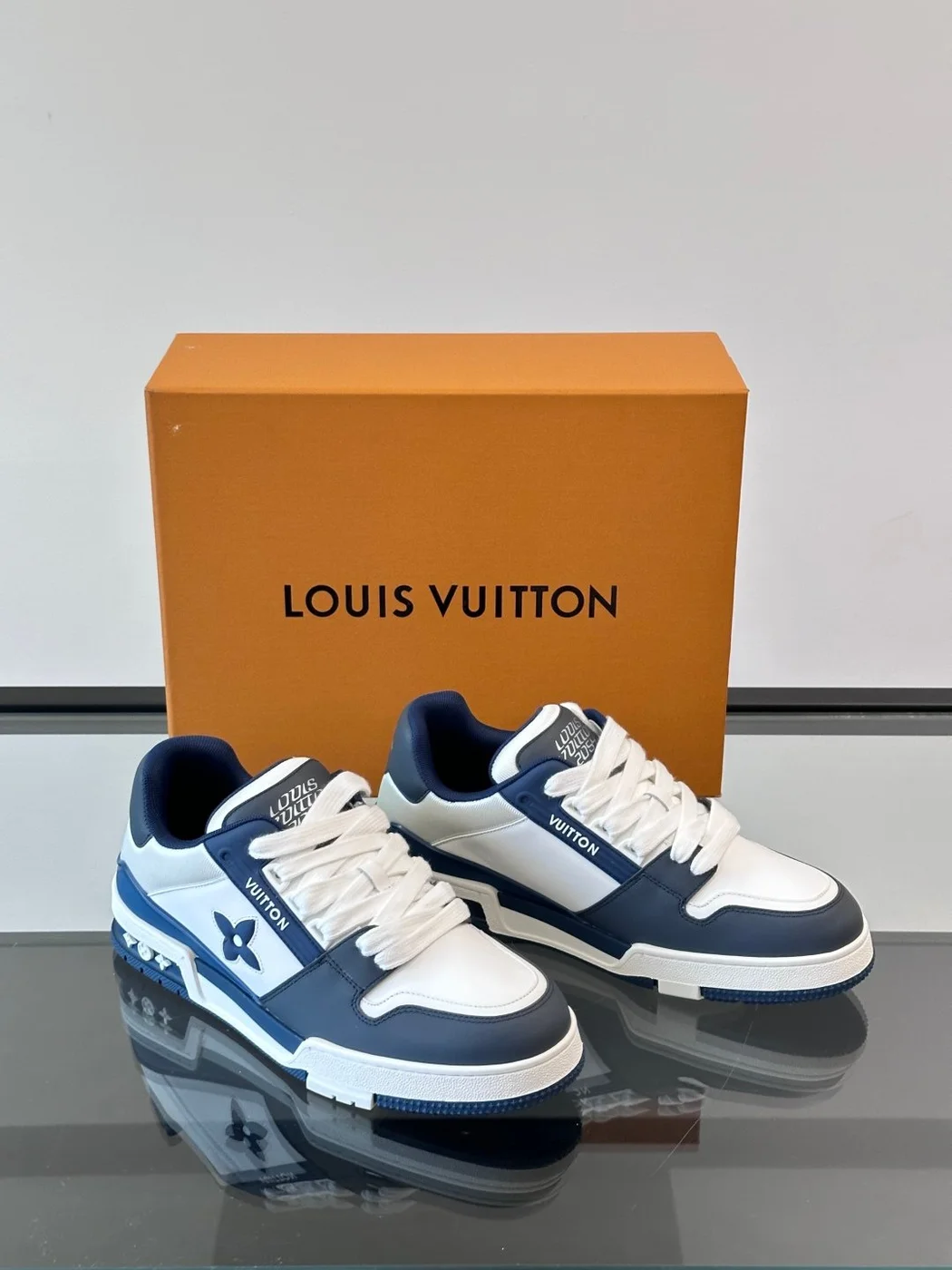 Louis Vuitton Men White And Navy Leather Sneakers product view 5