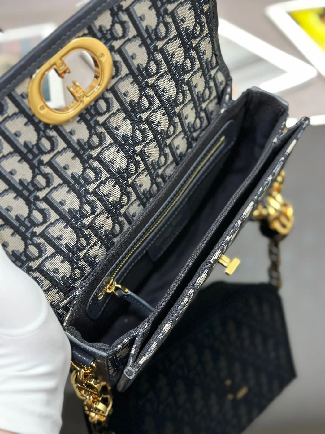 Dior 30 Montaigne Avenue Monogram Bag 22.5x12cm product view 9