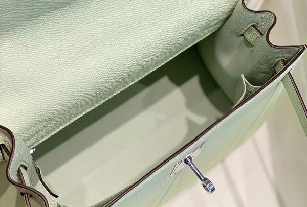Hermès Kelly 28 cm In Vert Fizz Swift Silver Hardware Bag product view 4