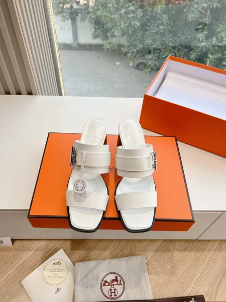 Hermès Women White Leather Buckle Sandals product view 1
