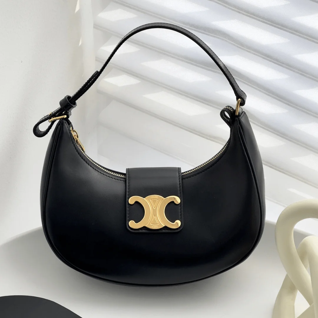 Celine Triomphe Curved Black Matte Leather 23x14x7cm Bag product view 1