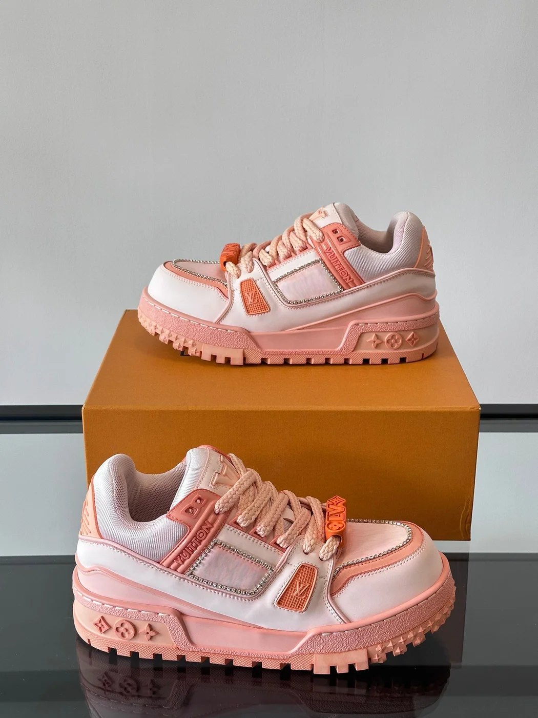 Louis Vuitton Men Pink Leather And Mesh Sneakers product view 4