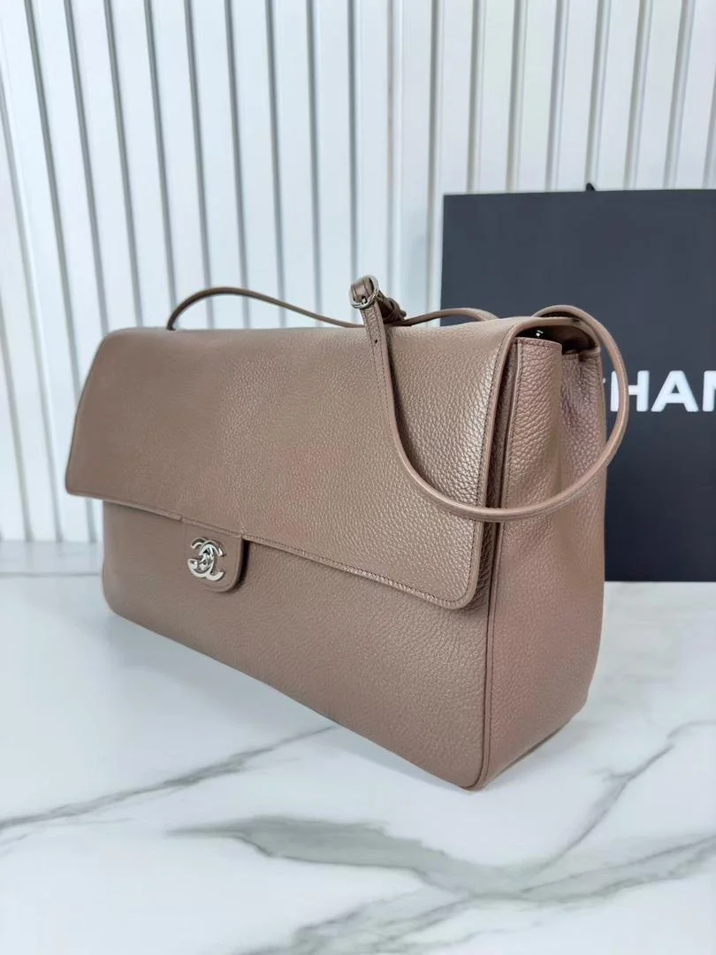 Chanel Maxi Flap bag from the Spring/Summer 2026 collection product view 2