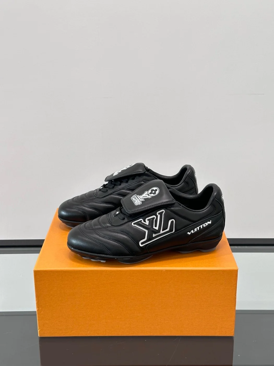 Louis Vuitton Men Black Leather Sneakers product view 3