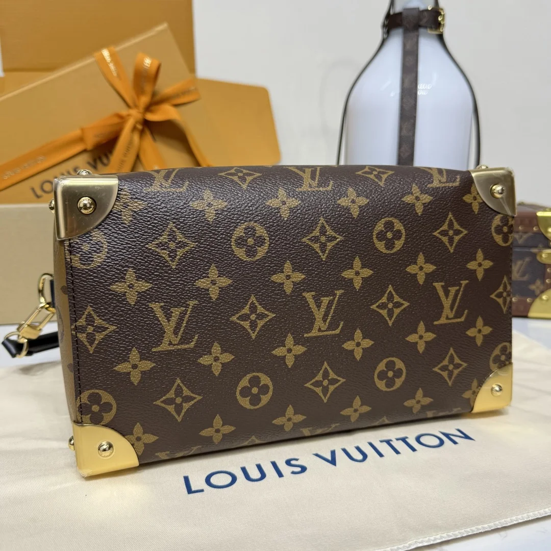 Louis Vuitton Speedy Bandoulière Monogram canvas Bag product view 4