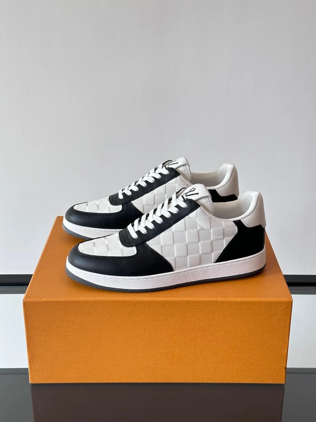 Louis Vuitton Men Black White Leather Sneakers product view 3