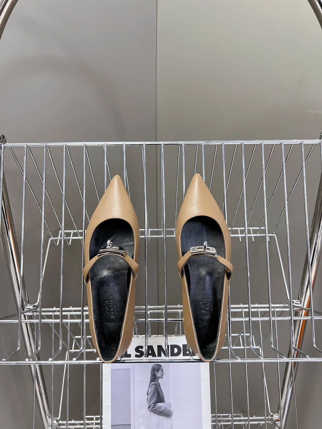 Hermès Women Beige Leather Pointed Strap Flats product view 2