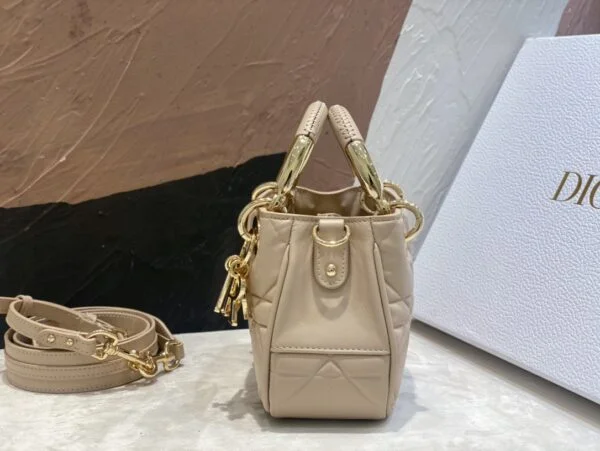 Dior Lady Women’s Handbag Beige Smooth Leather 20x13x8cm product view 2