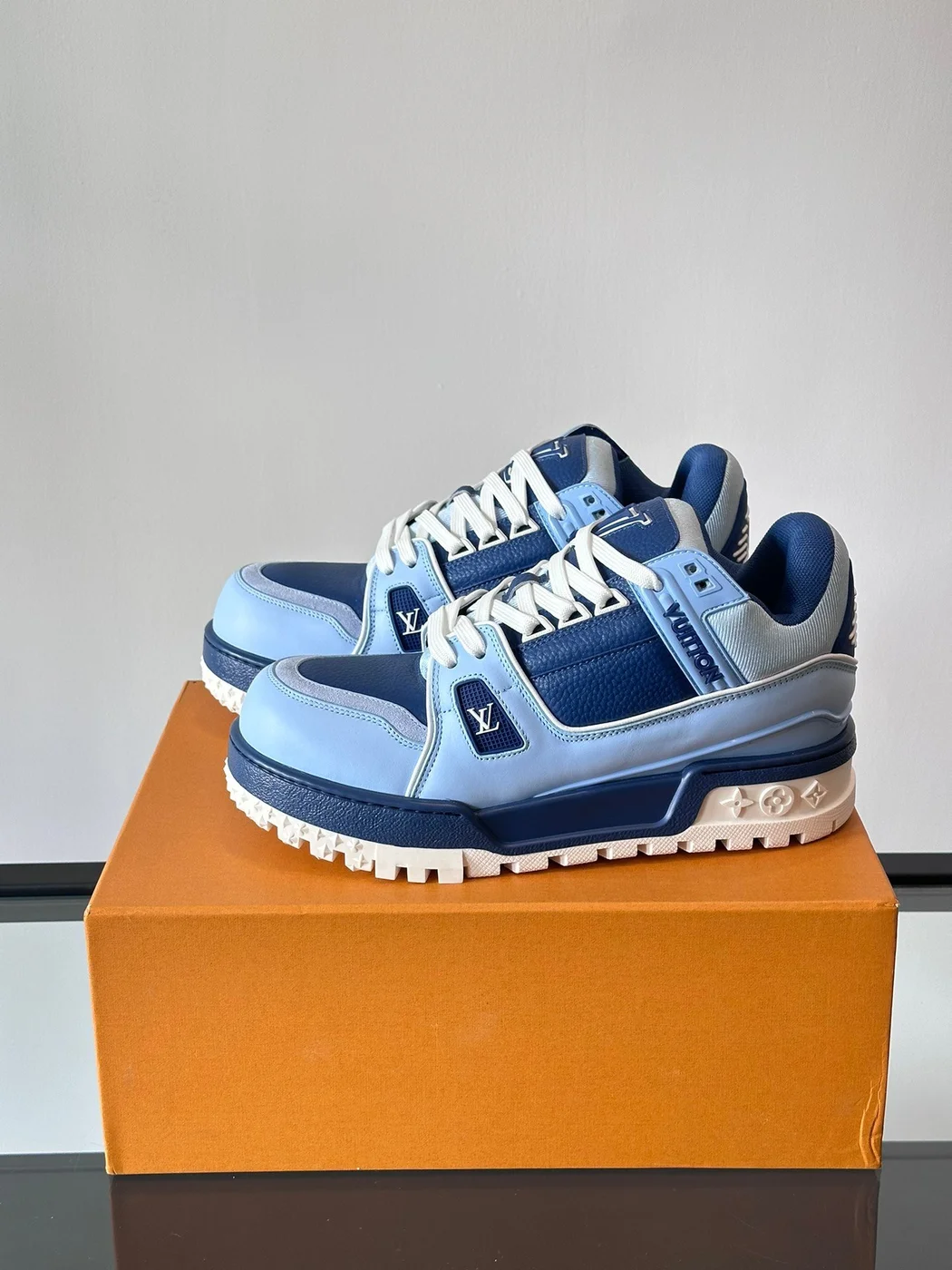 Louis Vuitton Men Light Blue Leather Sneakers product view 3