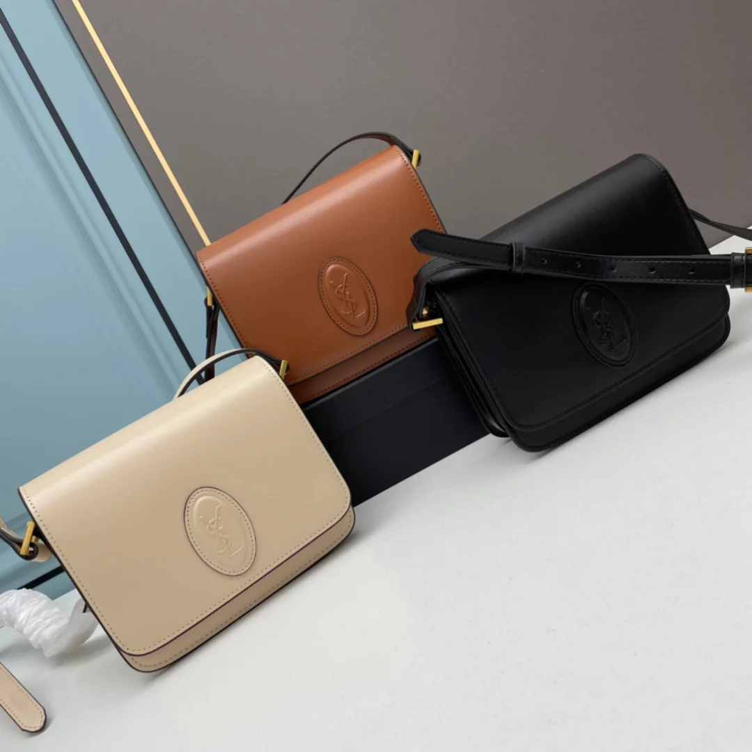 Saint Laurent Le 61 Saddle Shoulder Bag in Calfskin product view 1