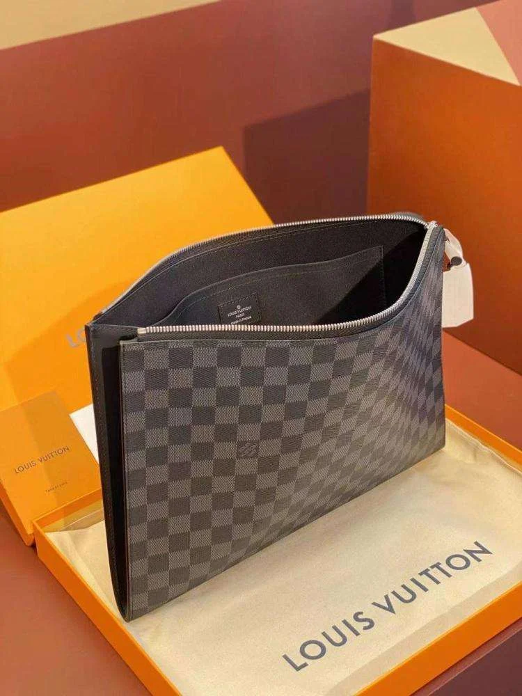 Louis Vuitton Handbag Men’s Black With Wallet 25 cm product view 3