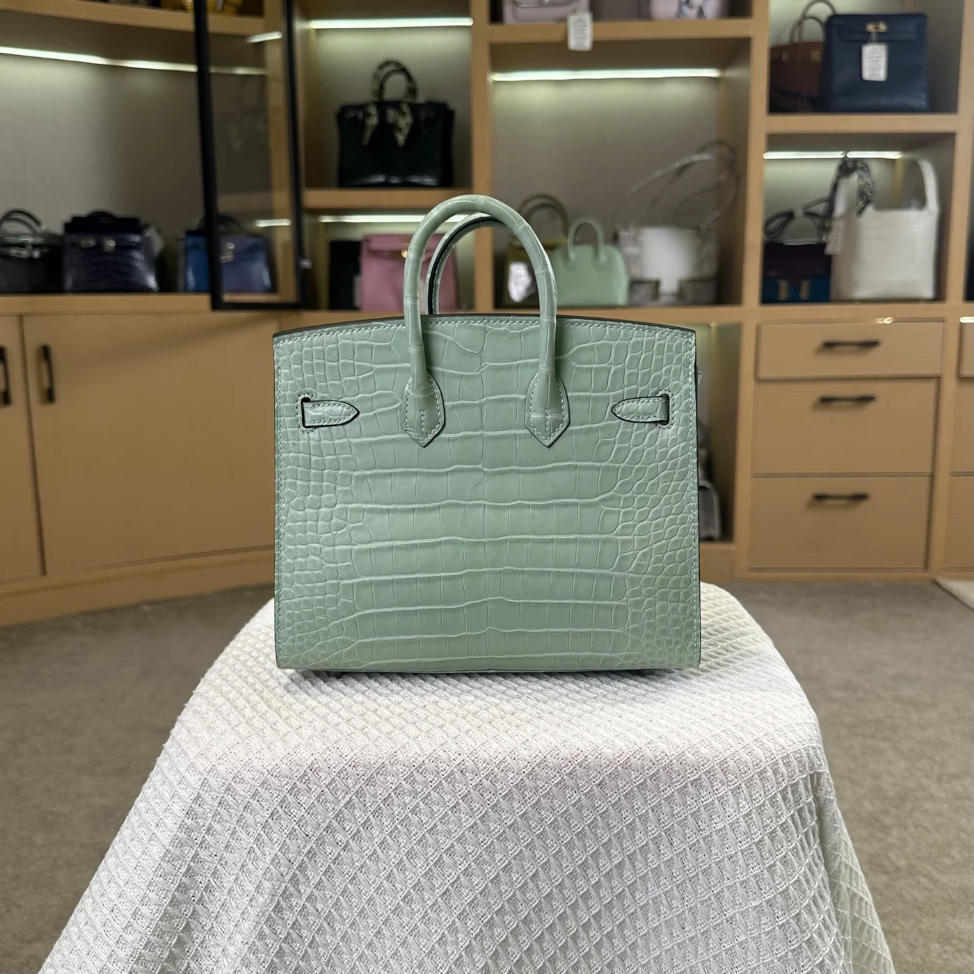 Hermès Birkin 20 cm Mint Green Crocodile Leather Silver Hardware Bag product view 2
