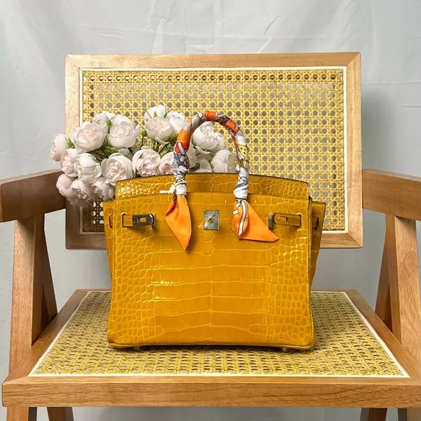 Hermès Birkin 25 cm Amber Yellow Crocodile Leather Silver Hardware Bag product view 1