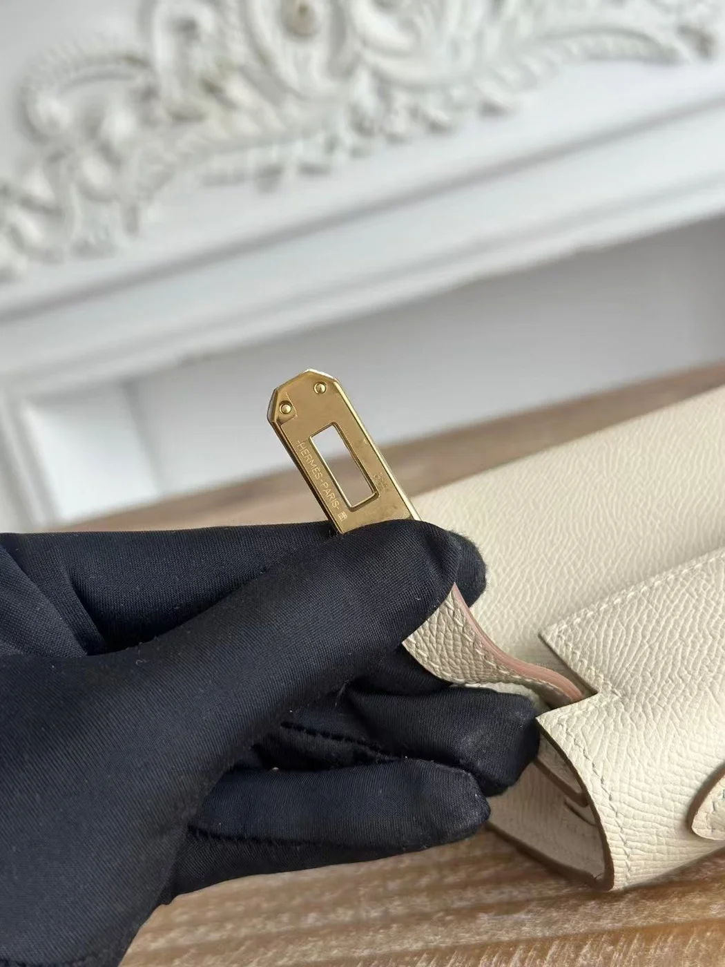 Hermès Mini 19 White Calfskin Gold Hardware Bag product view 7