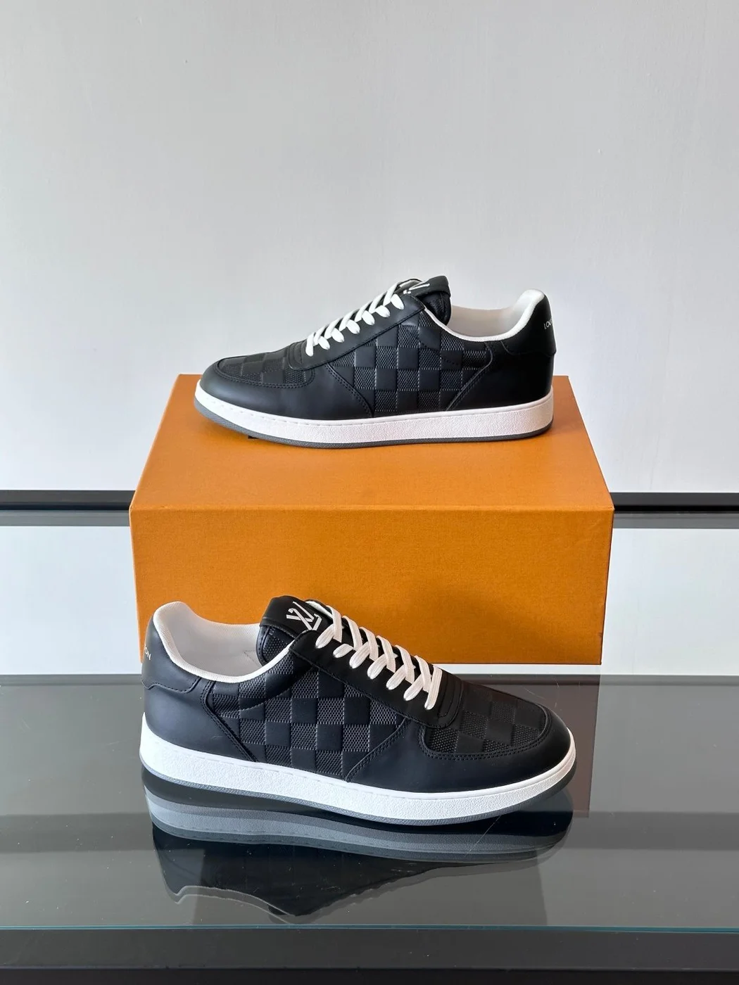 Louis Vuitton Men Black Leather Checkerboard Sneakers product view 4