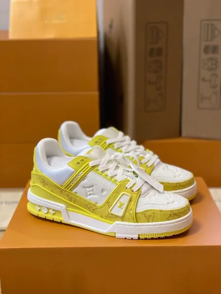 Louis Vuitton Trainer product view 2