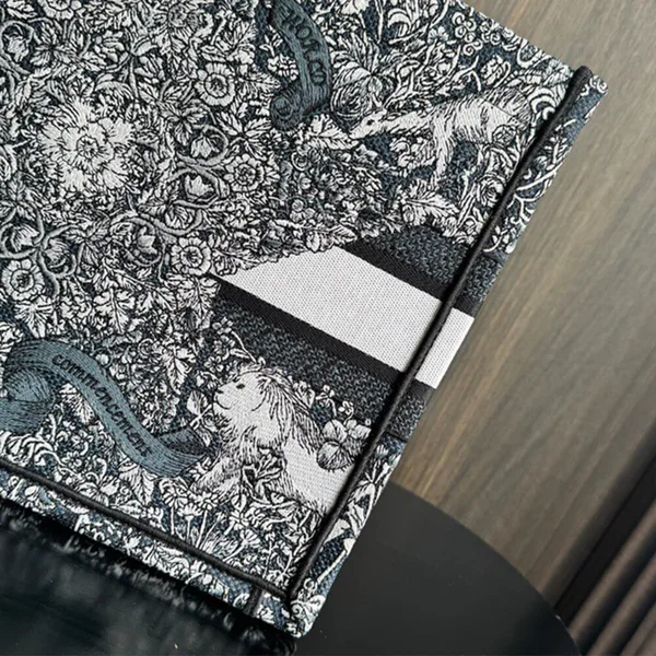 Dior Medium Dior Book Tote product view 5