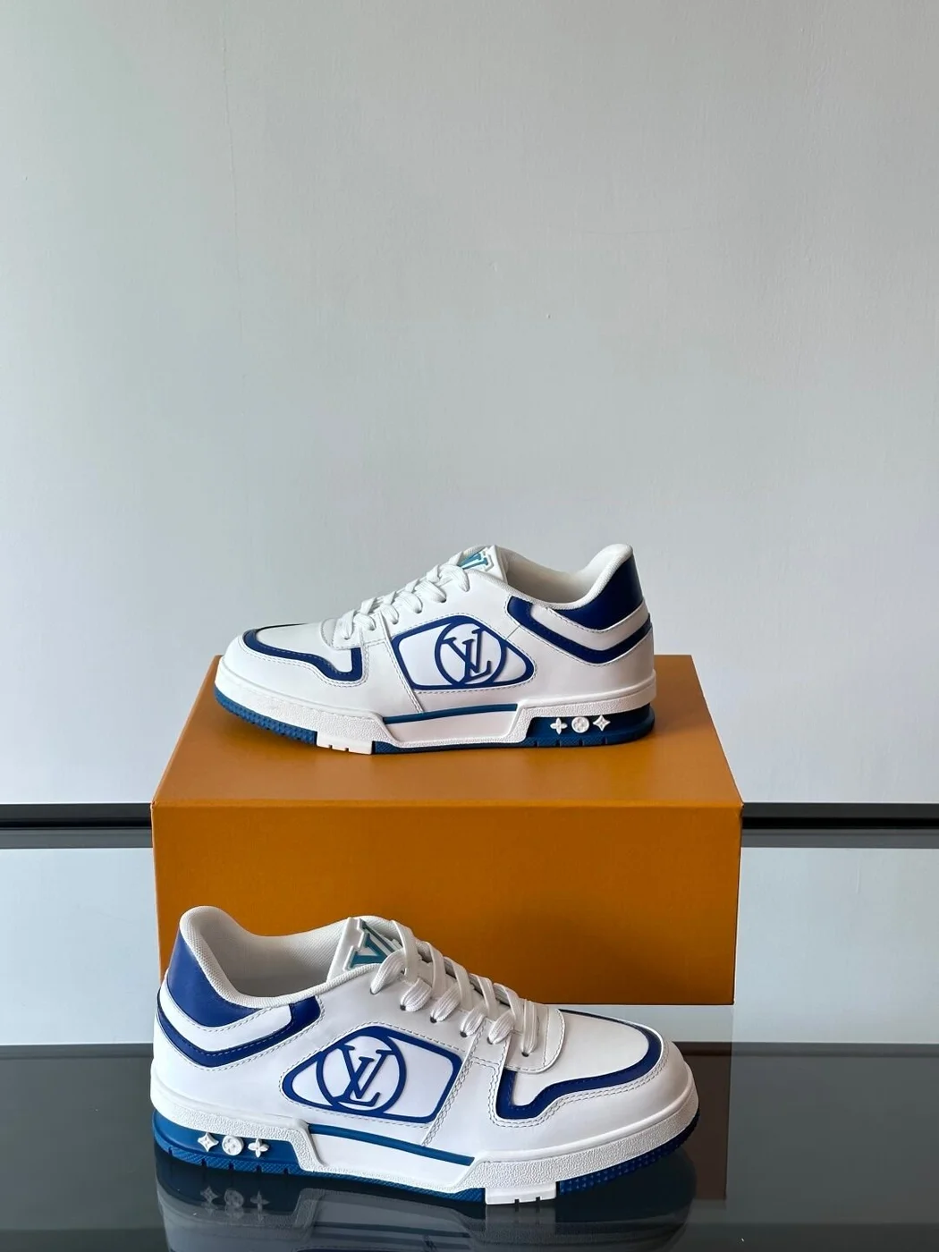 Louis Vuitton Men White Blue Leather Sneakers product view 5