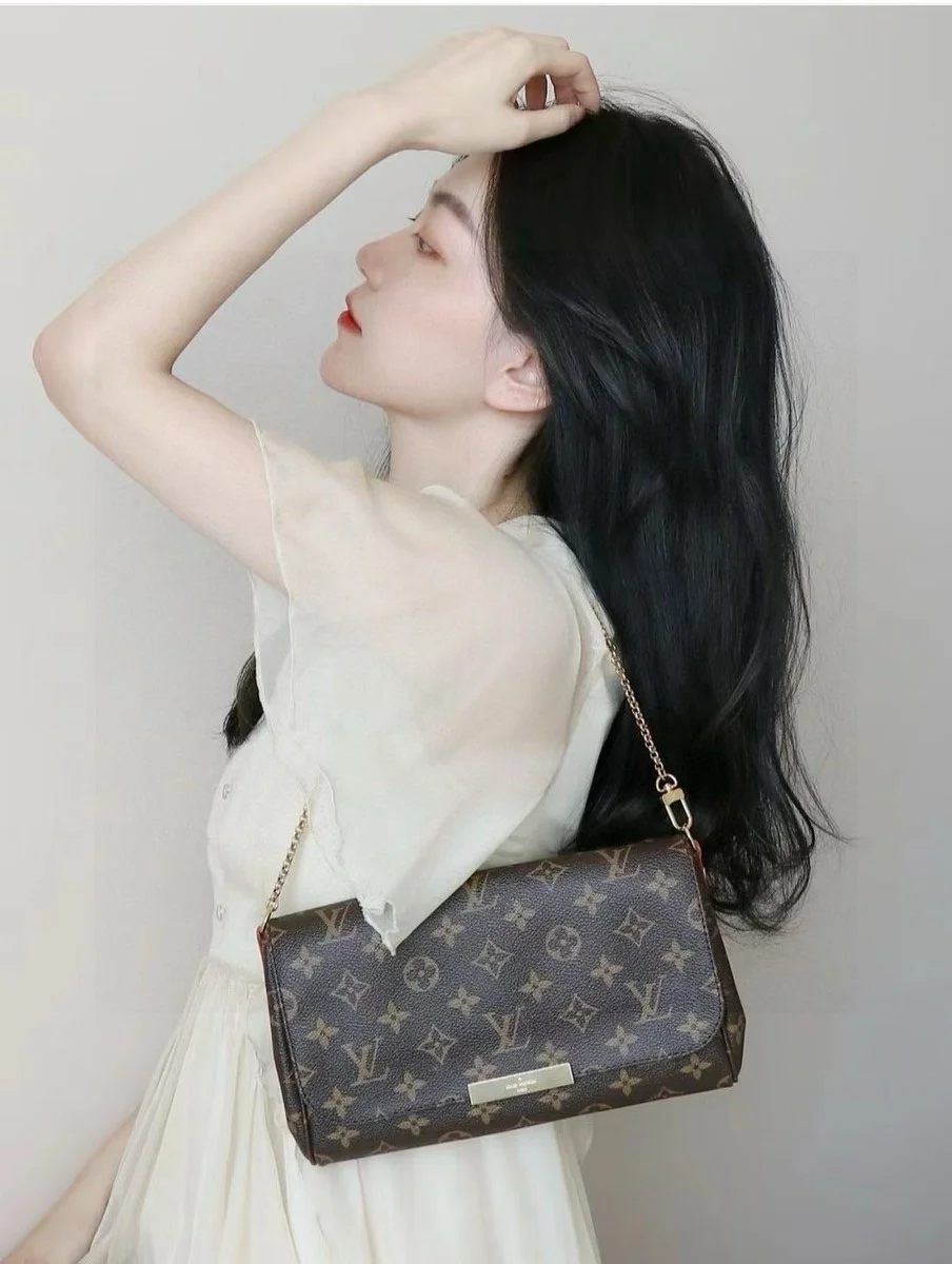 Louis Vuitton Favorite MM Bag product view 6