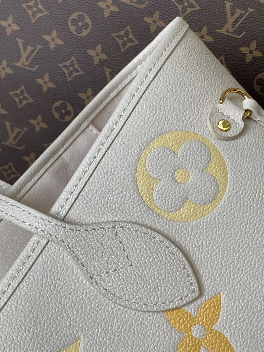 Louis Vuitton Neverfull MM Tote Bag 32 In White Mix Orange Calfskin product view 3