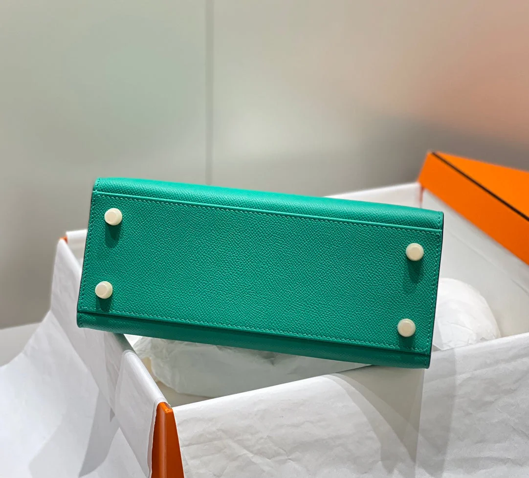 Hermès Kelly 25 cm In Vert Vertigo Epsom Gold Hardware Bag product view 4