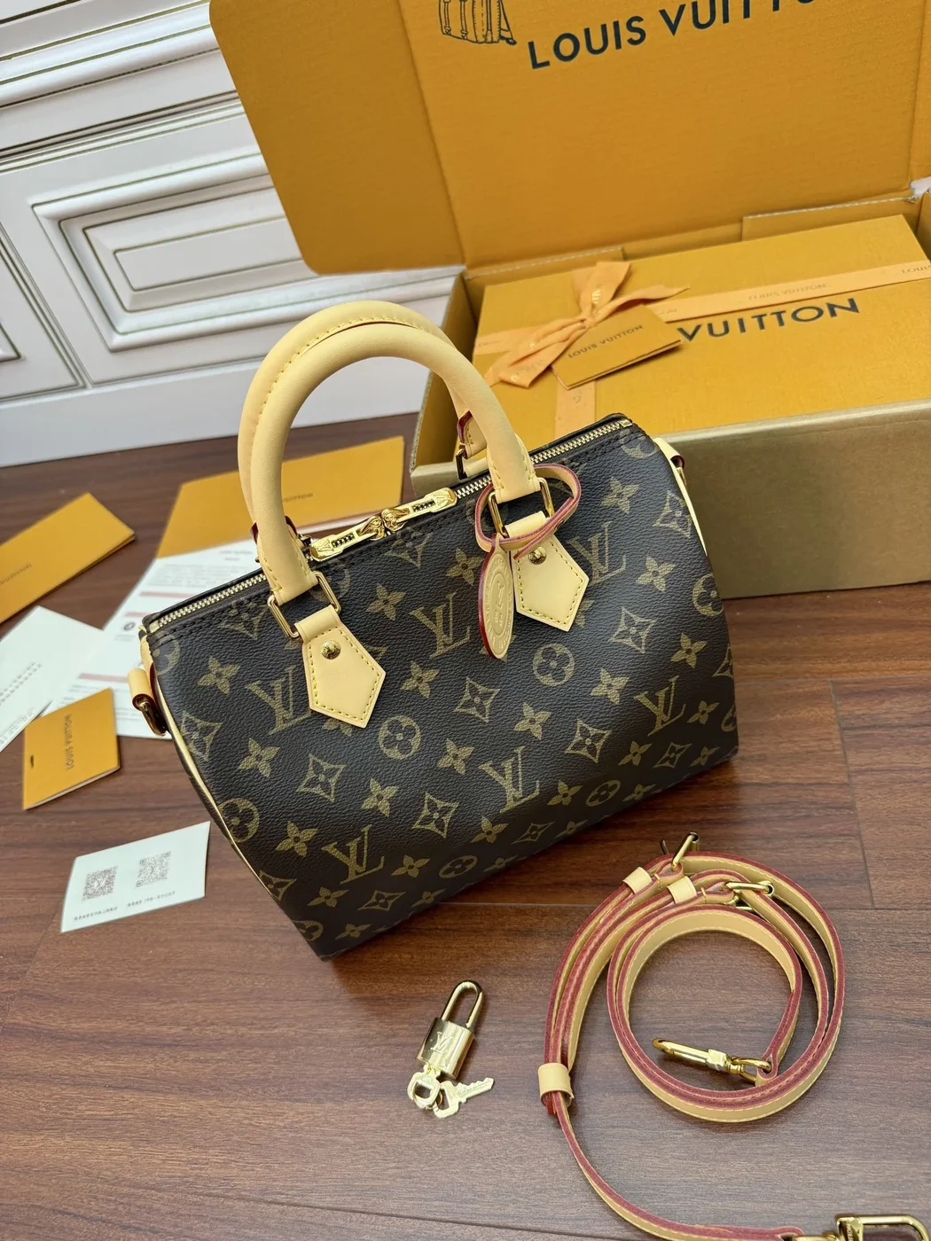 Louis Vuitton Speedy Bandoulière 25 Handbag in Monogram product view 4