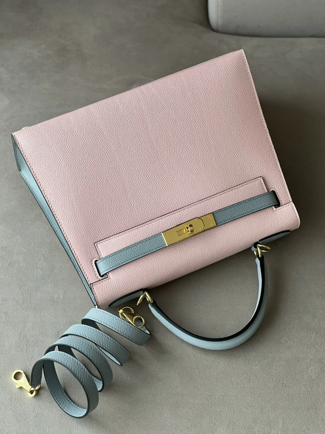Hermès Kelly 25 Rose Sakura  Gris Perle Chèvre Epsom Leather Gold Hardware Bag product view 5
